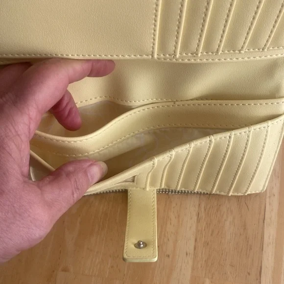 Betsey Johnson Blue white yellow Floral Wallet wristlet phone holder NWT. - Picture 9 of 13